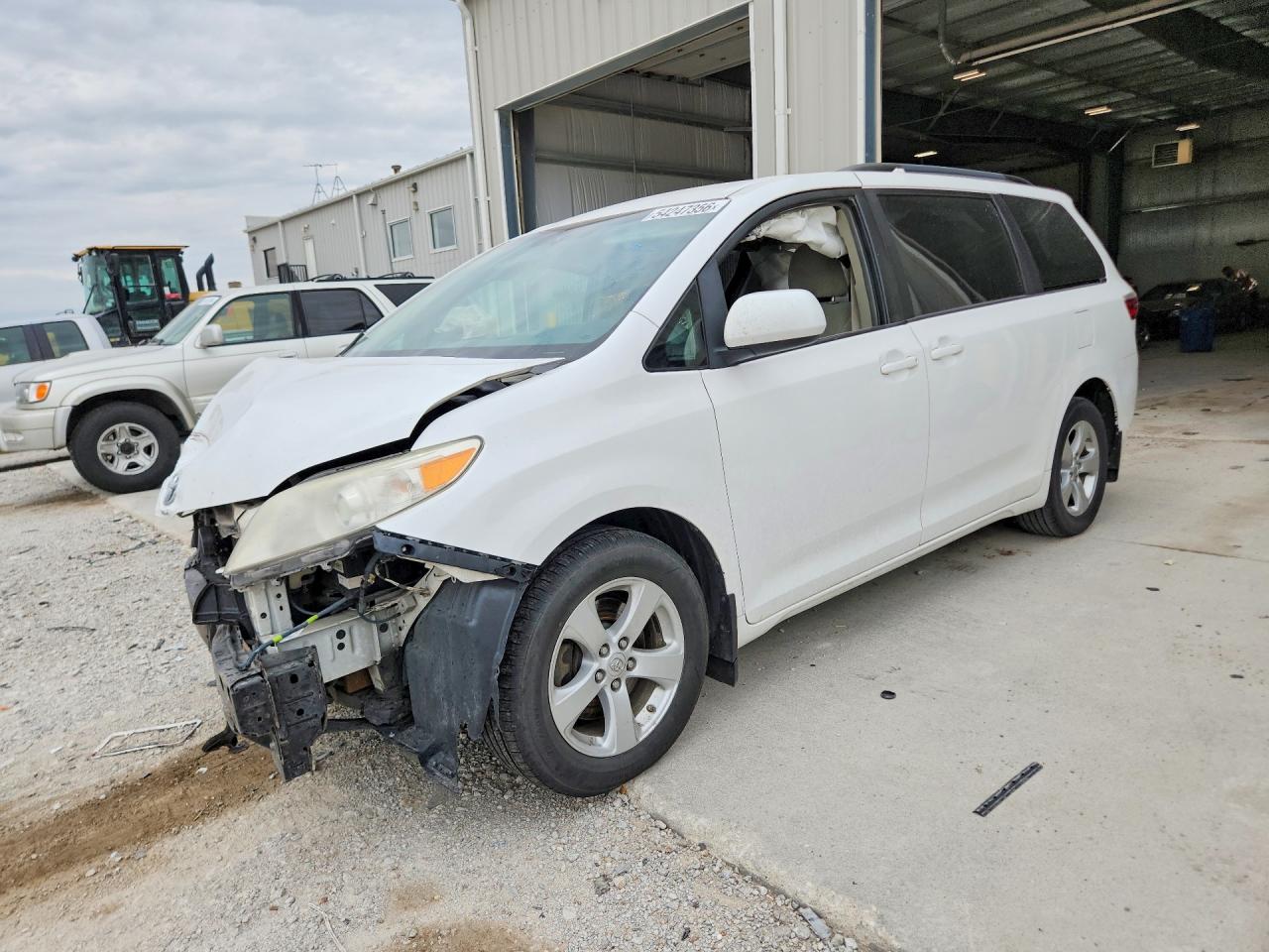 Salvage Toyota Sienna Image