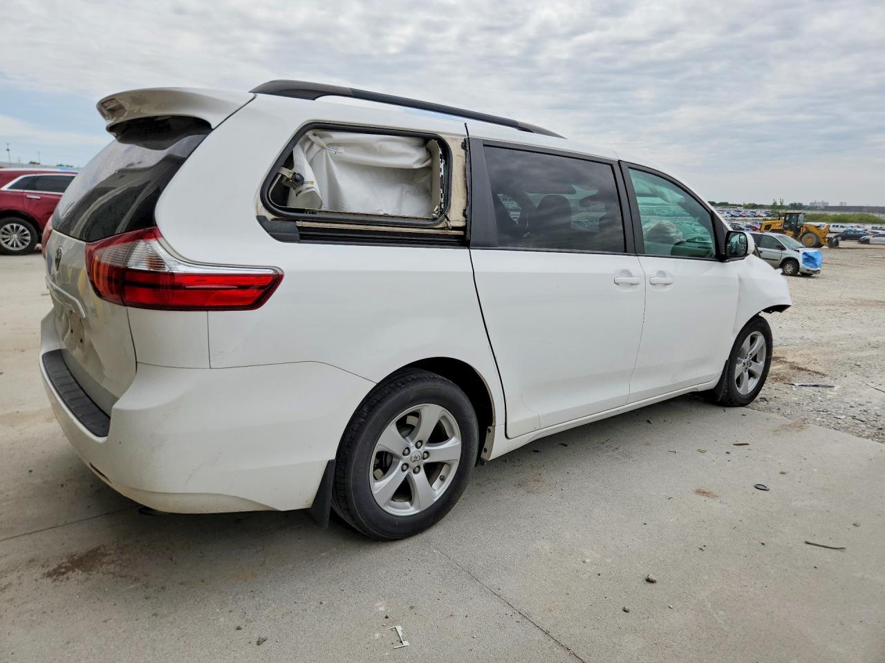 Toyota Sienna Le