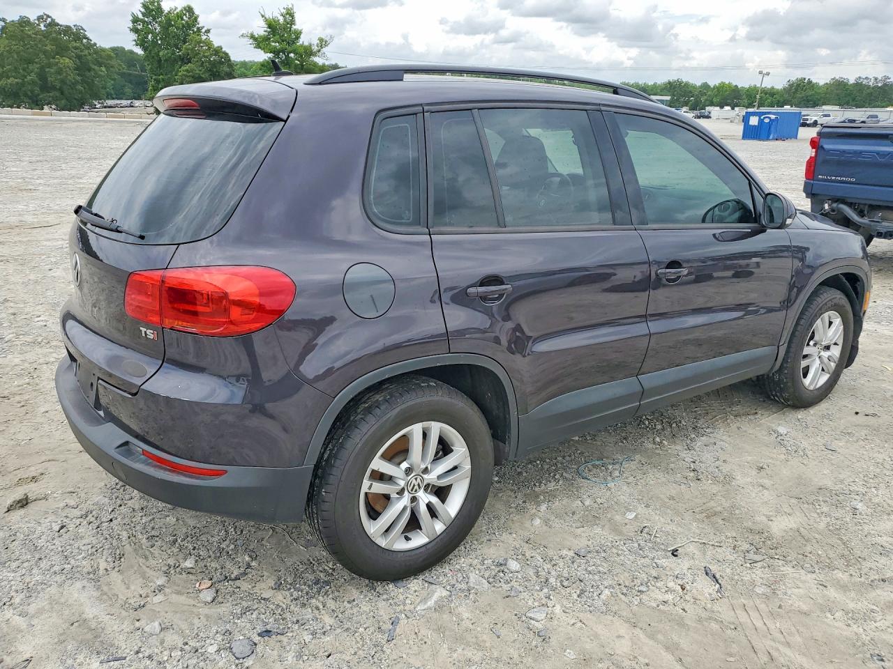 Volkswagen Tiguan S