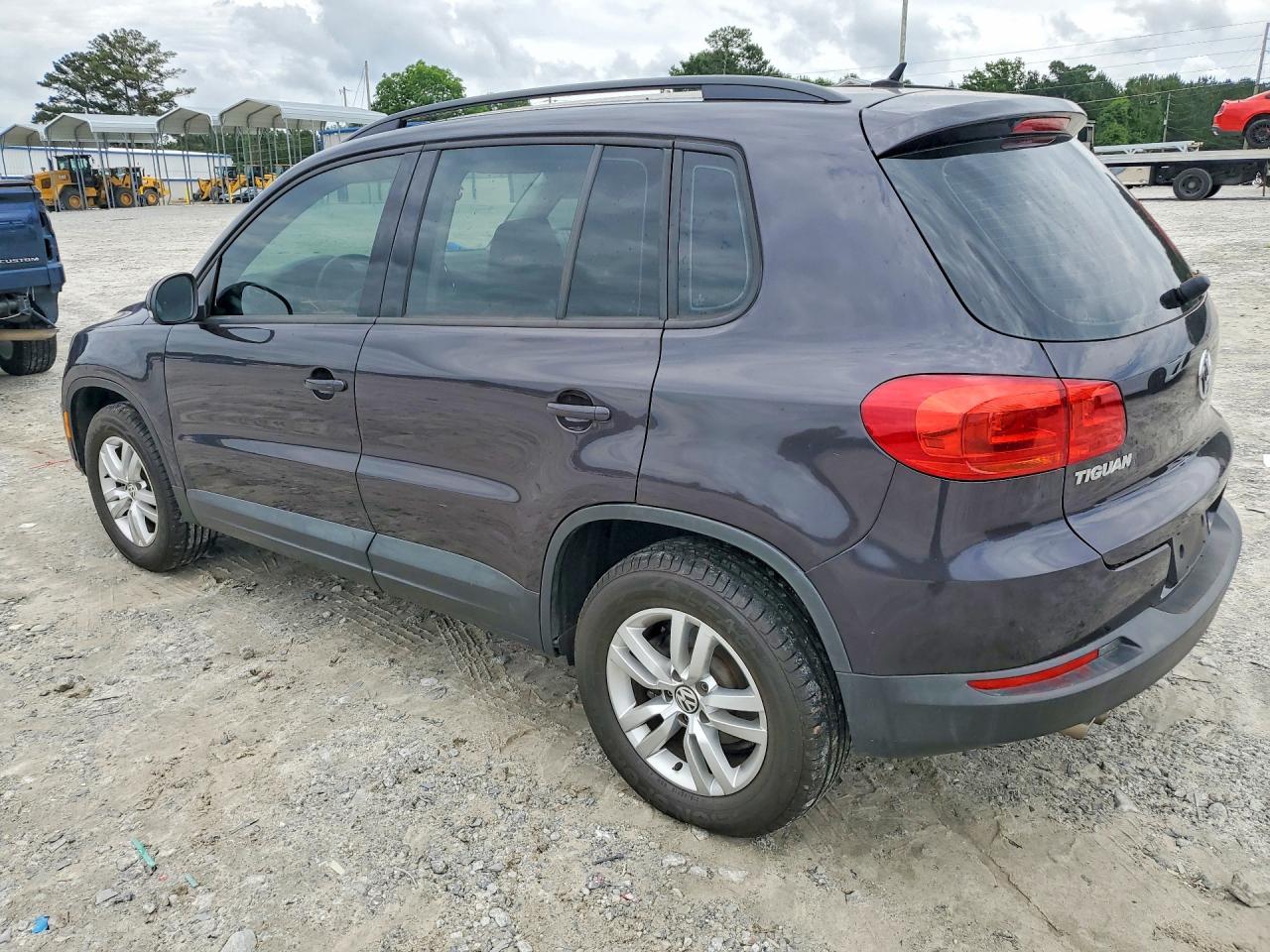 Volkswagen Tiguan S