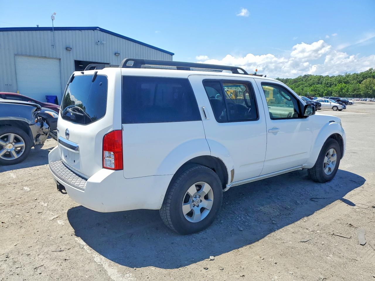 Nissan Pathfinder S