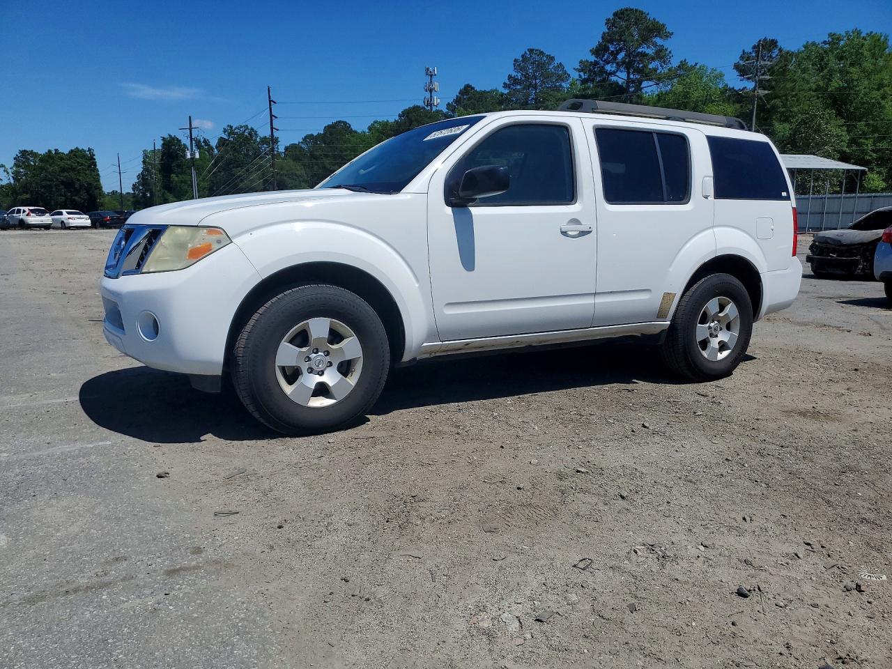 Salvage Nissan Pathfinder Image