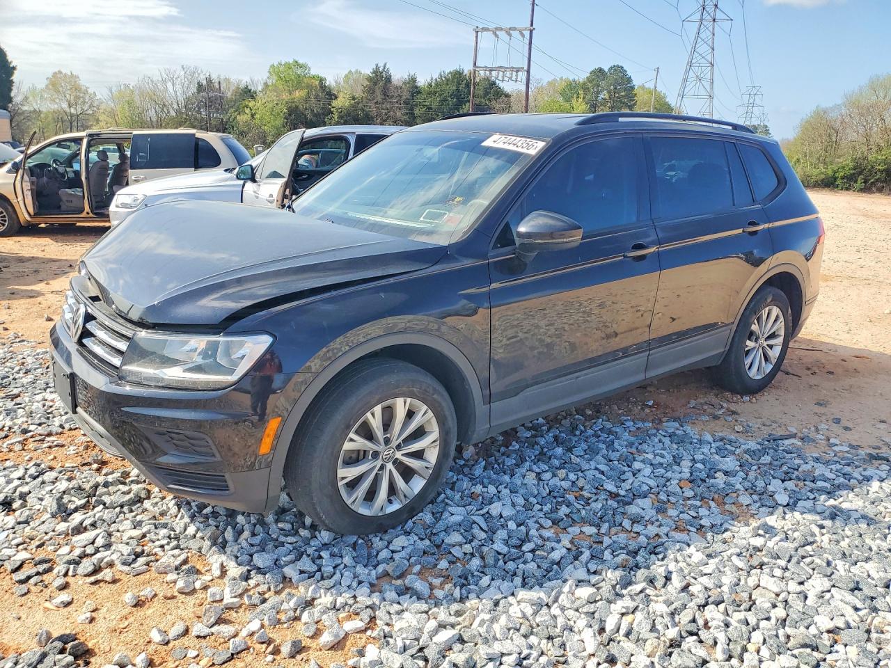 Salvage Volkswagen Tiguan Image