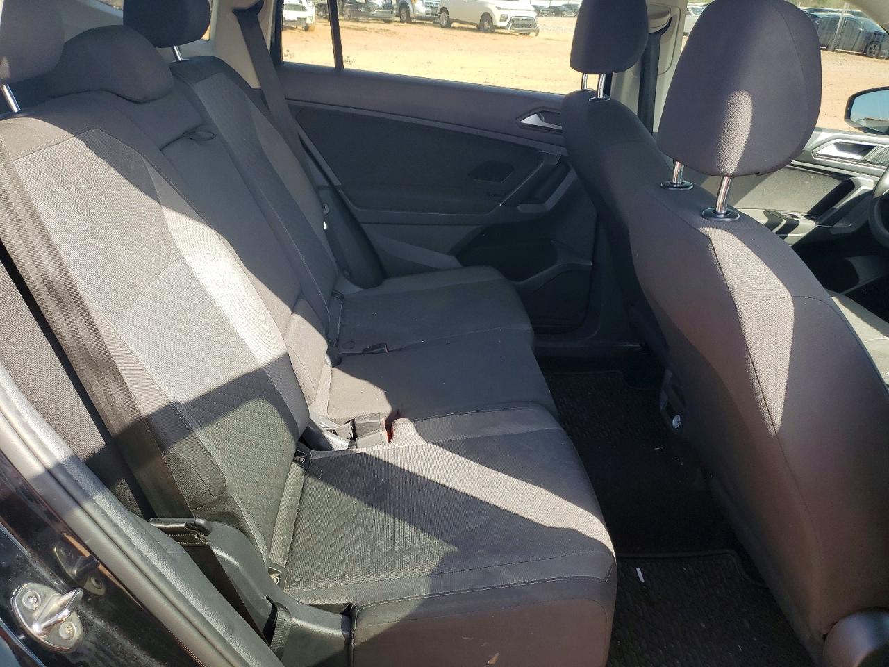 Volkswagen Tiguan S