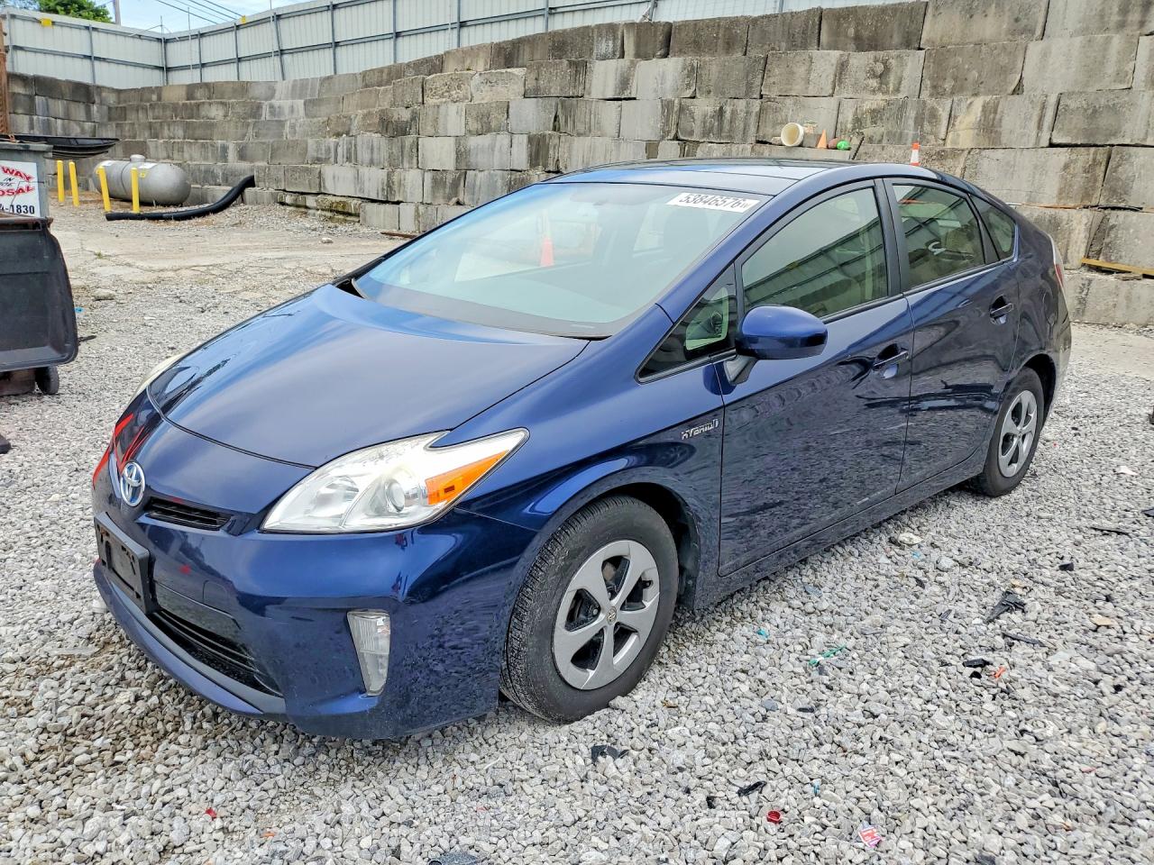 Salvage Toyota Prius Image