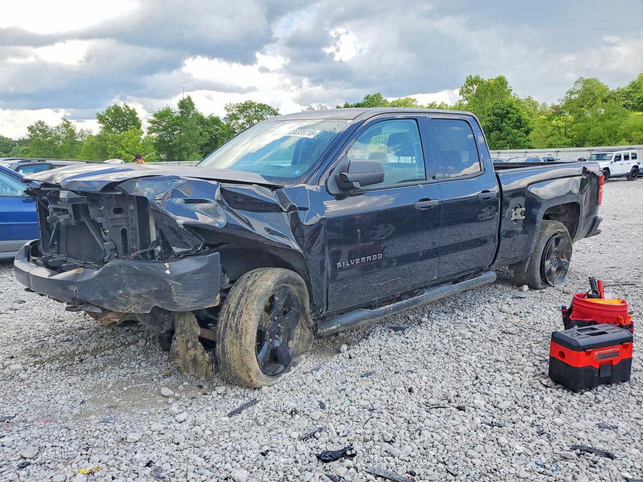 Salvage Chevrolet Silverado Image