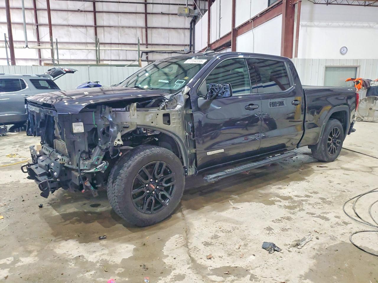 Salvage GMC Sierra Image
