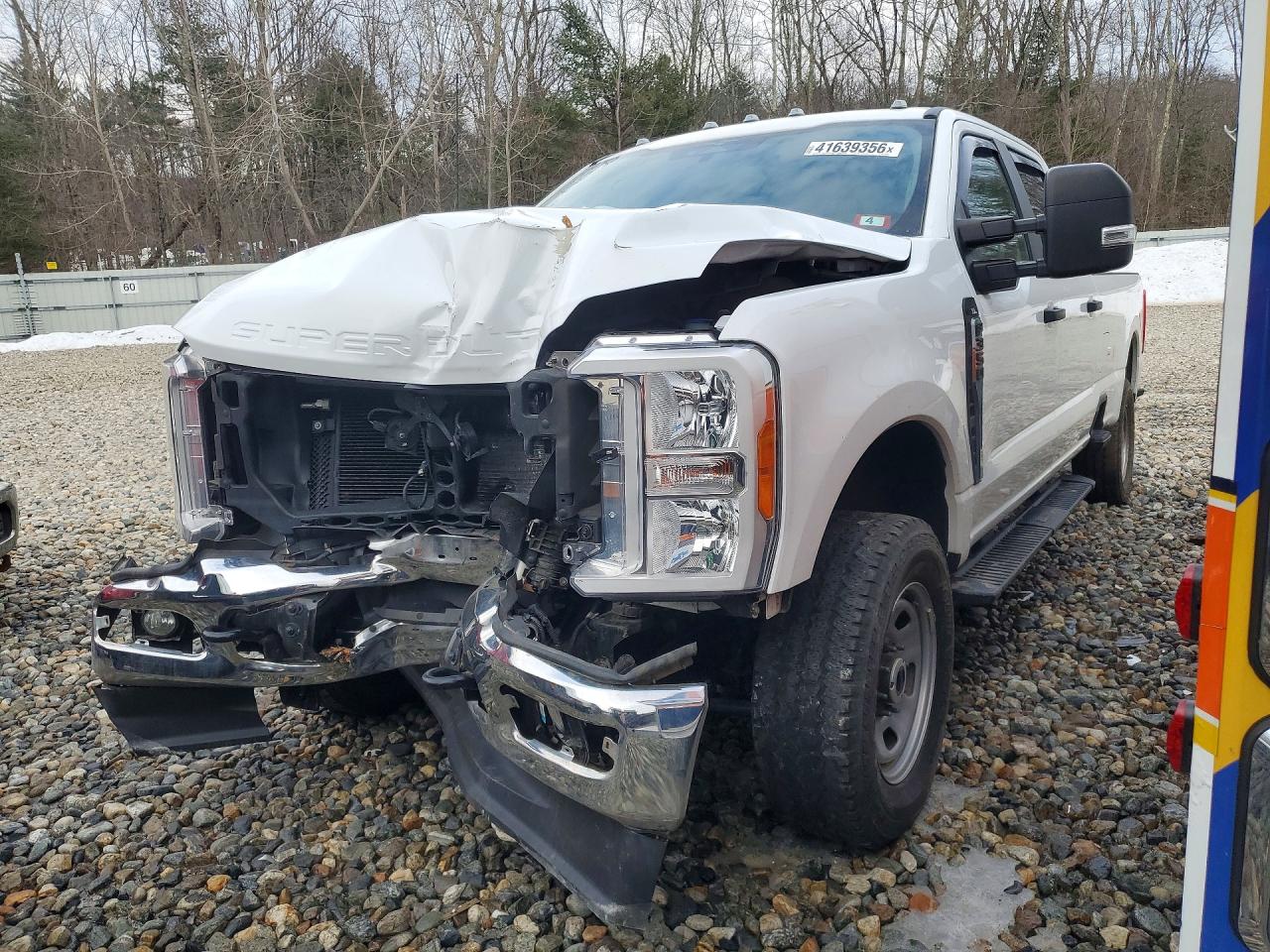 Salvage Ford F-350 Image