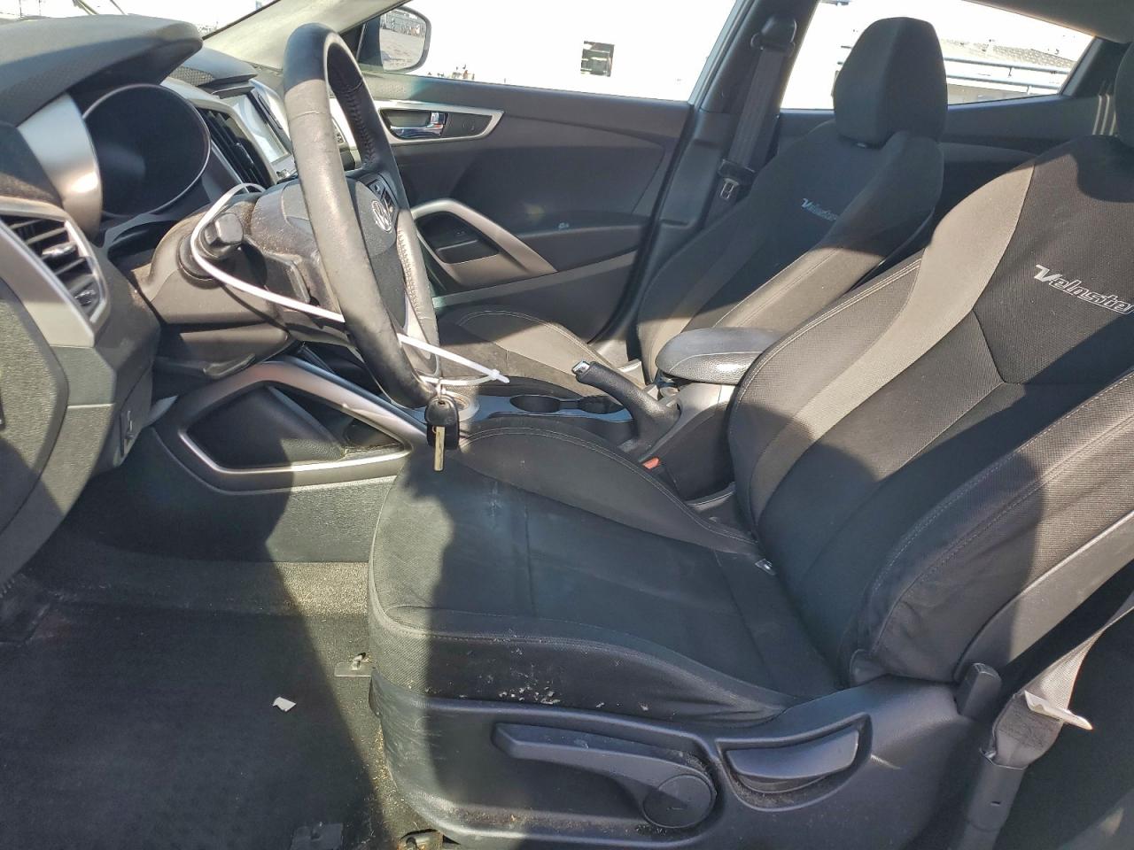 Hyundai VELOSTER Base