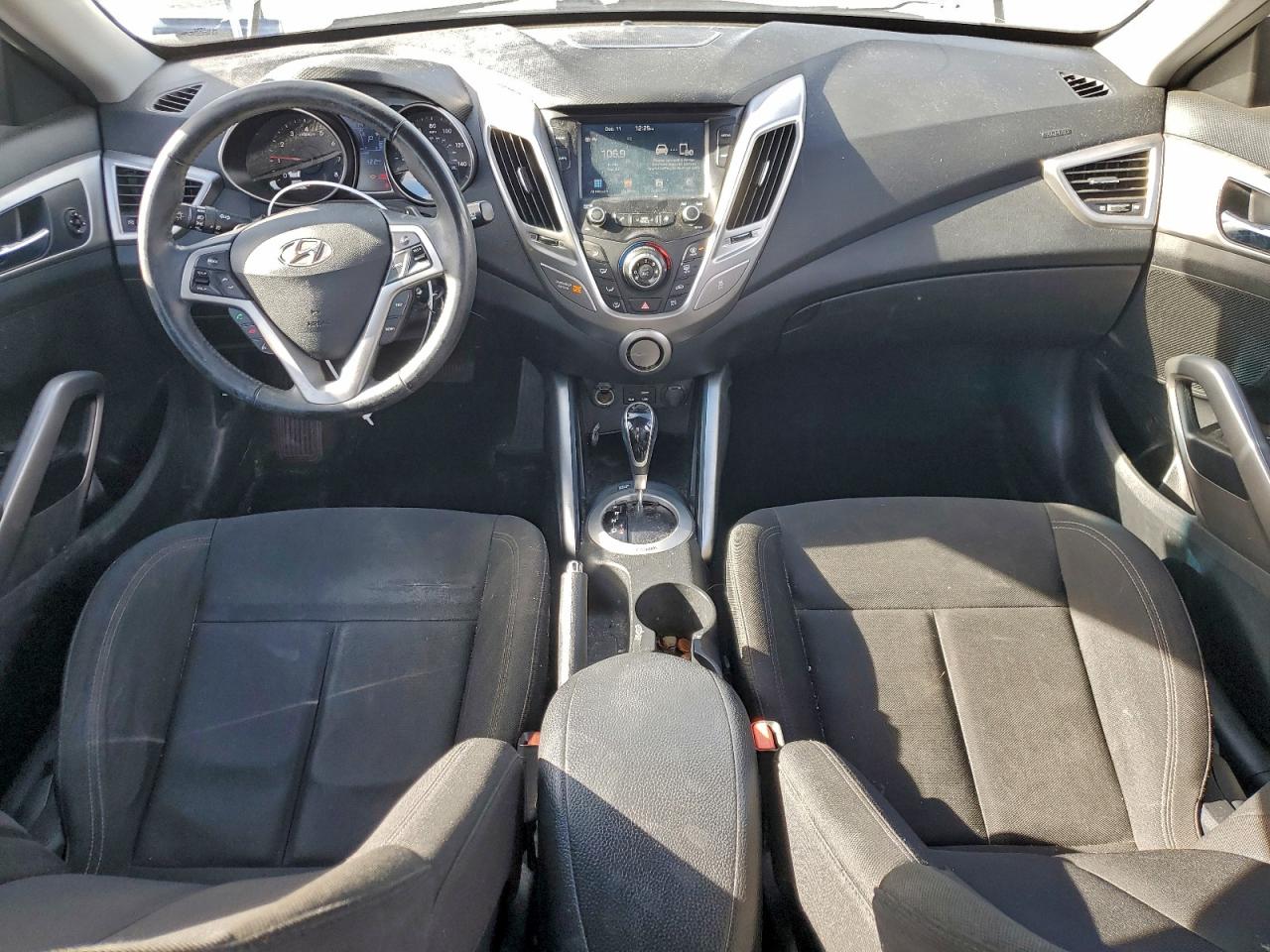 Hyundai VELOSTER Base