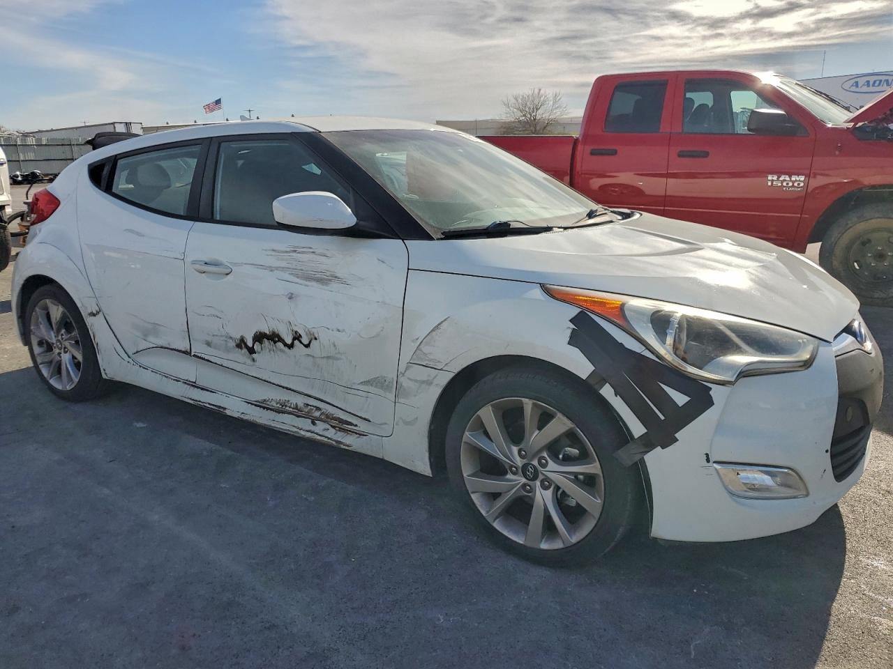 Hyundai VELOSTER Base