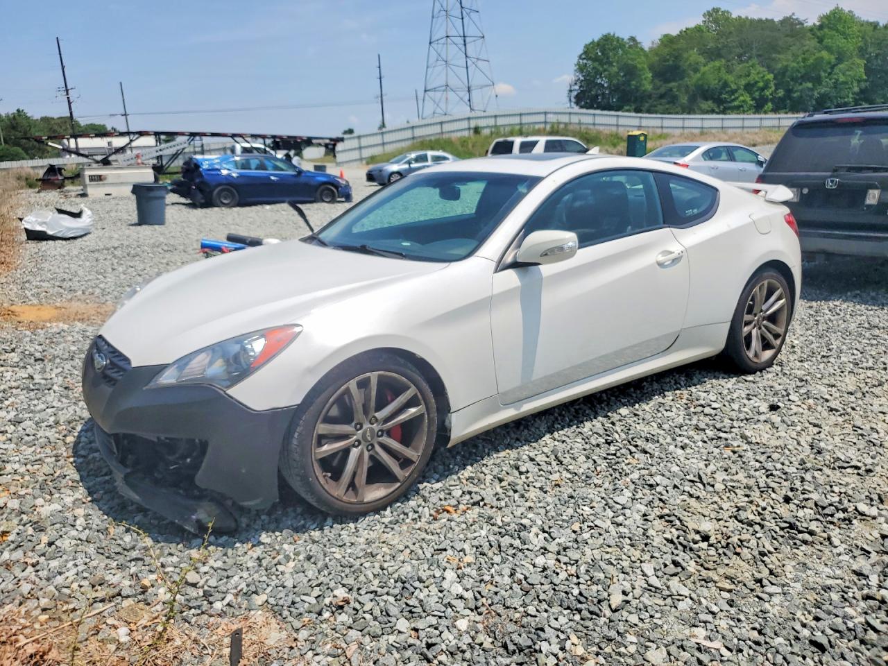 Salvage Hyundai Genesis Image