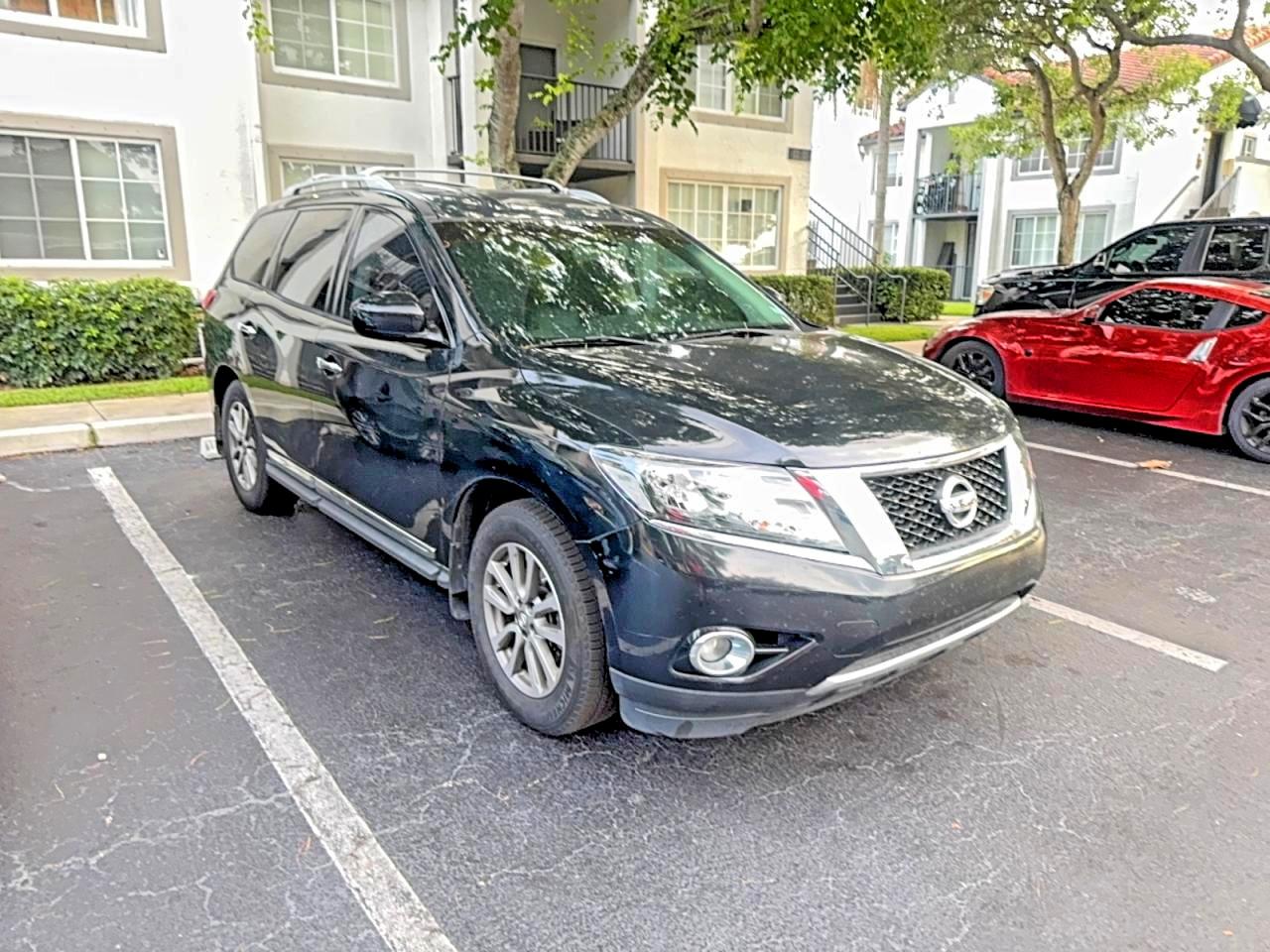 Salvage Nissan Pathfinder Image