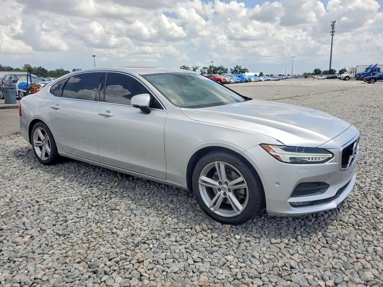 Volvo S90 T5 Momentum