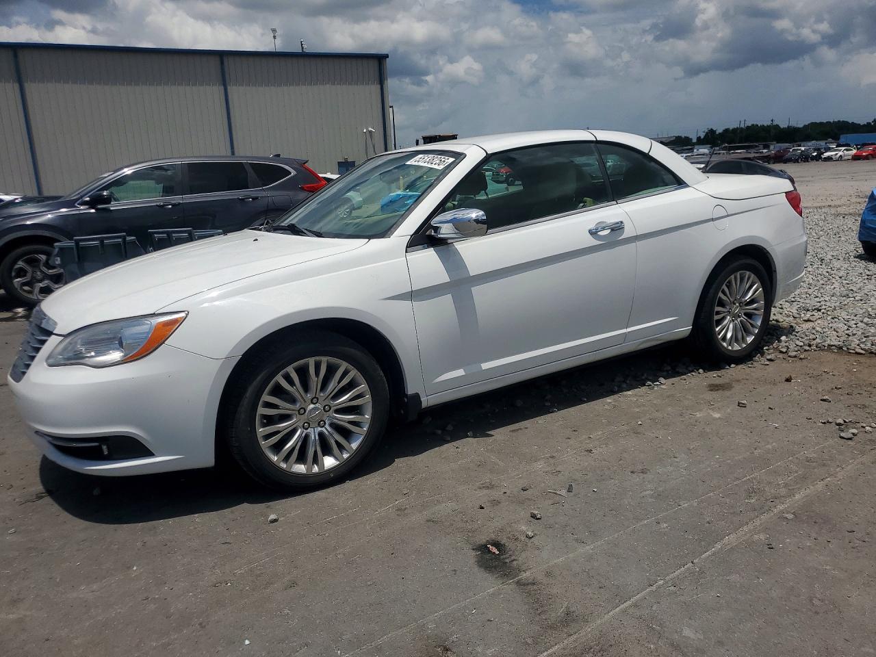 Salvage Chrysler 200 Image