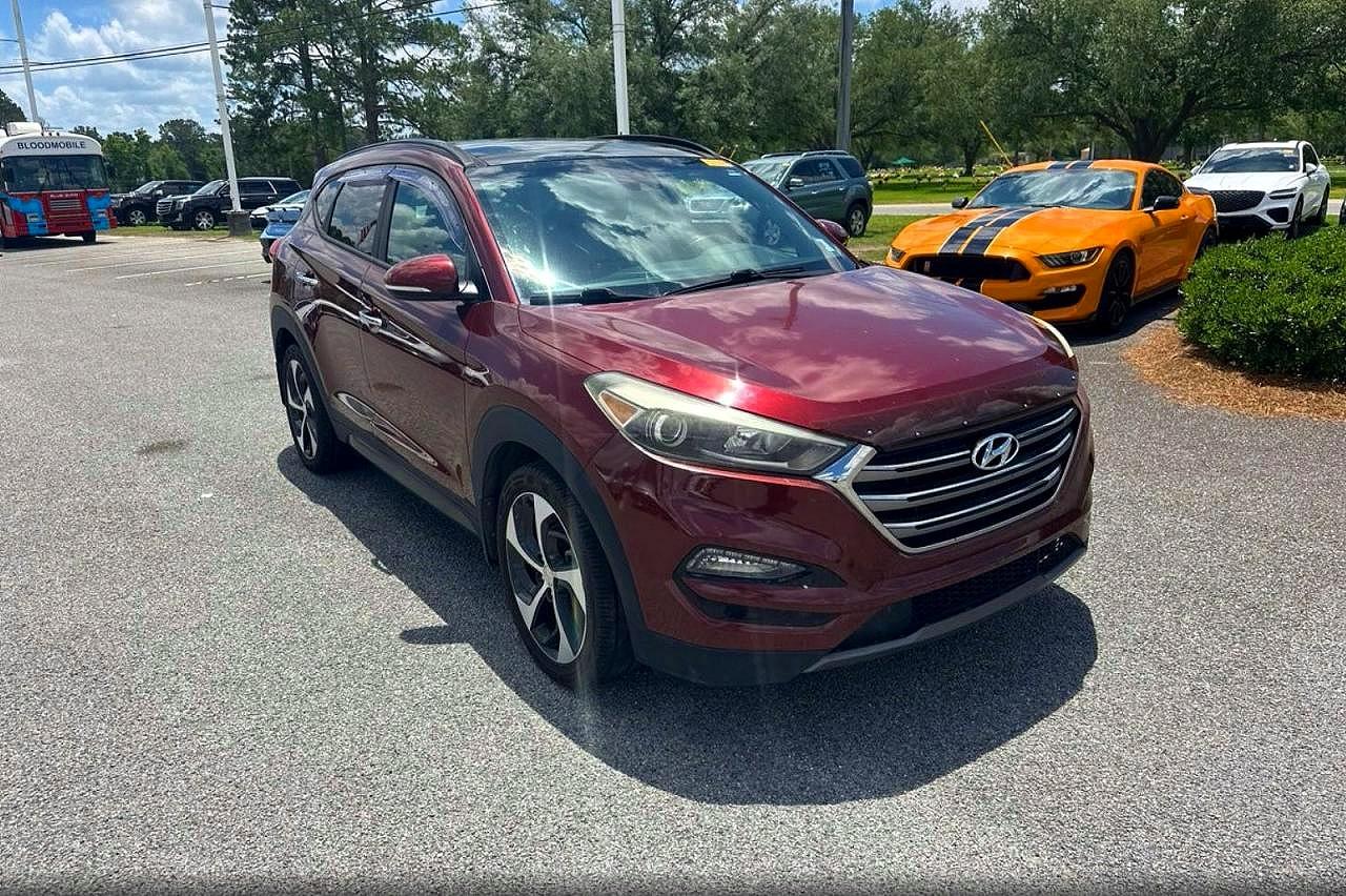 Salvage Hyundai TUCSON Image