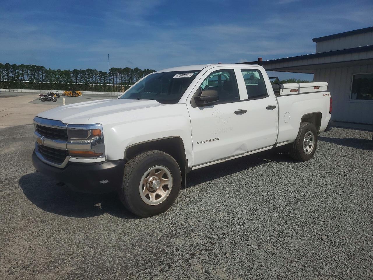 Salvage Chevrolet Silverado Image