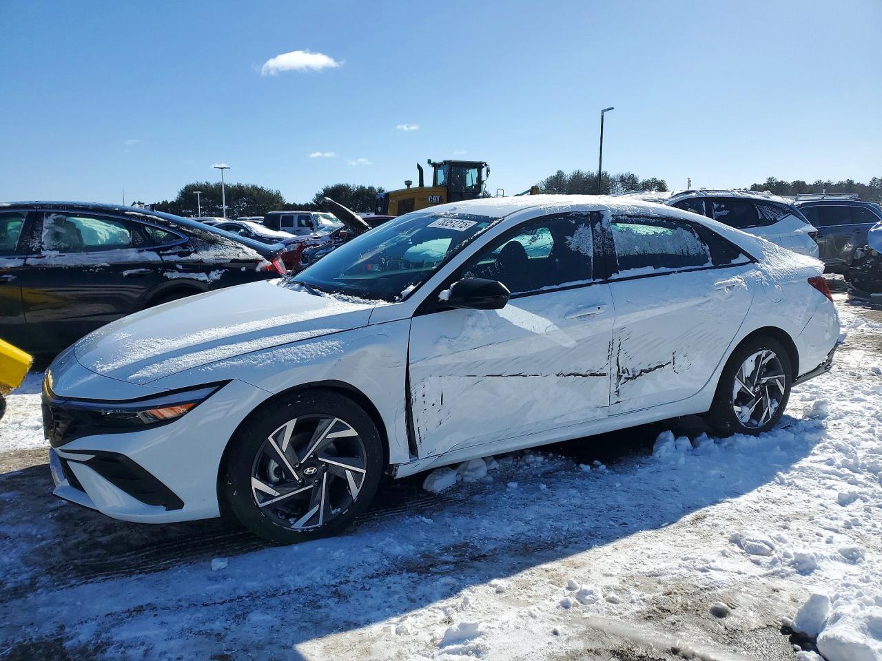 Salvage Hyundai ELANTRA Image