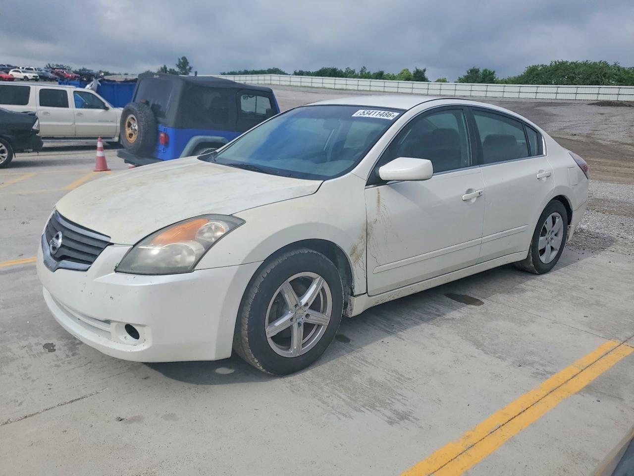 Salvage Nissan Altima Image