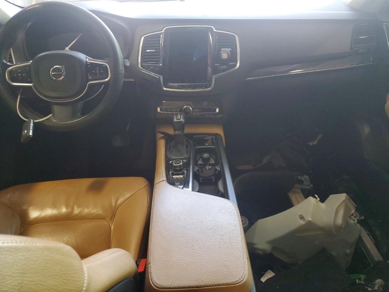 Volvo XC90 T6