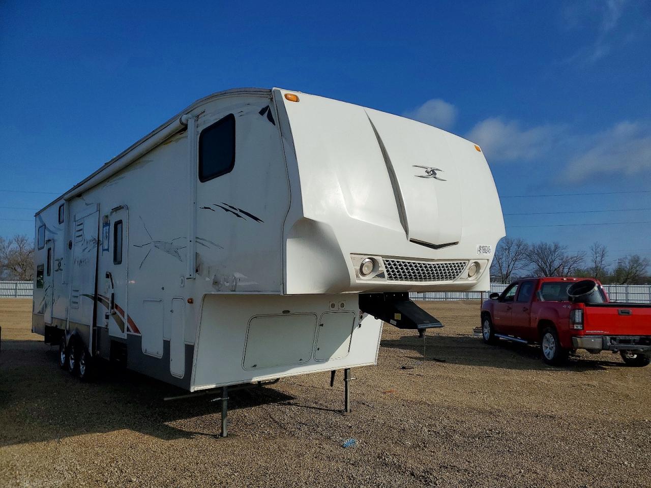 Salvage Fuzion Camper Image
