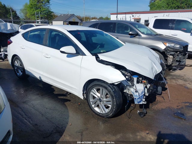Salvage Hyundai ELANTRA Image