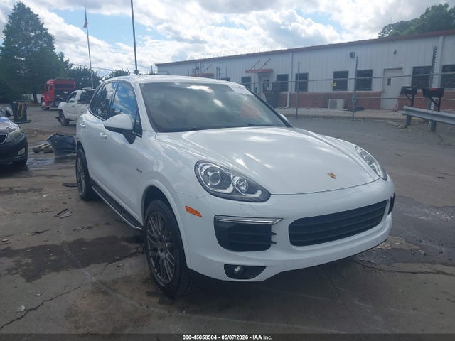 Salvage Porsche Cayenne E-hybrid Image