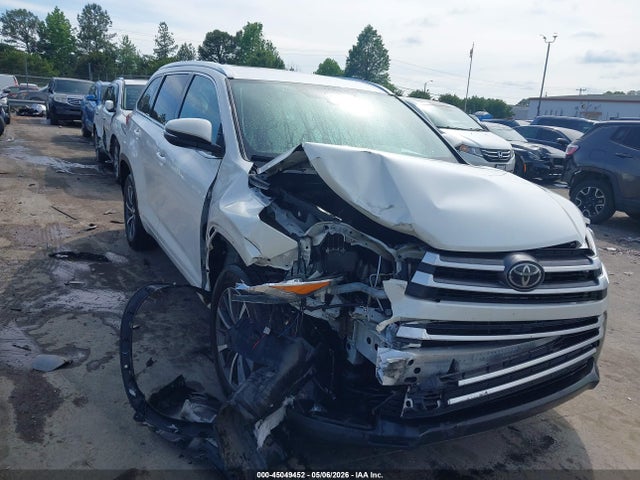 Salvage Toyota Highlander Image