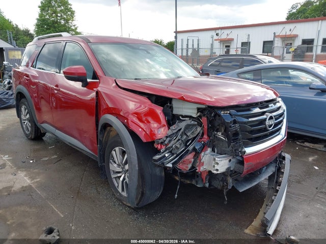 Salvage Nissan Pathfinder Image