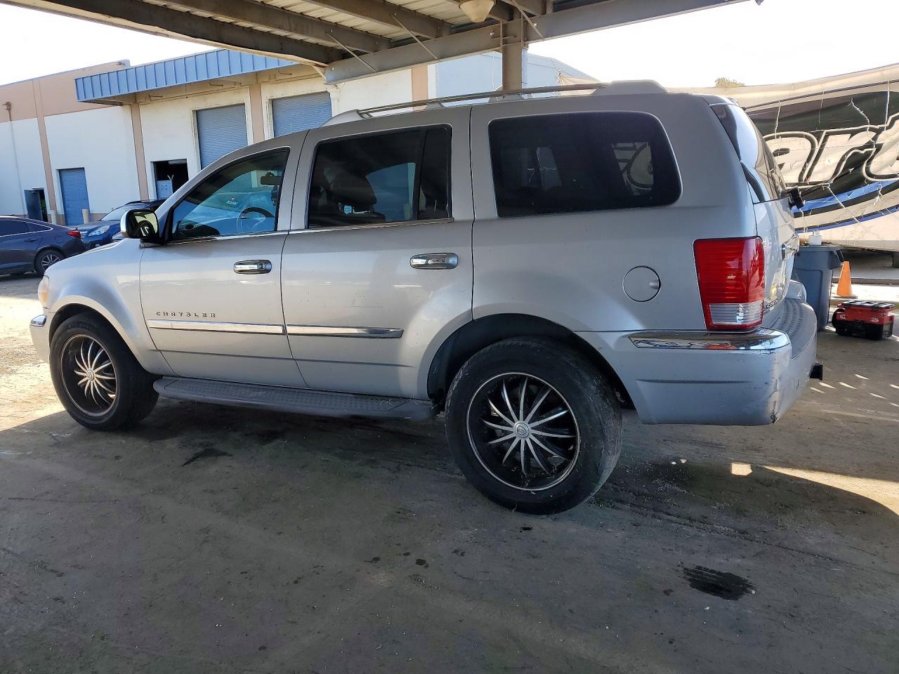 Chrysler Aspen Limited