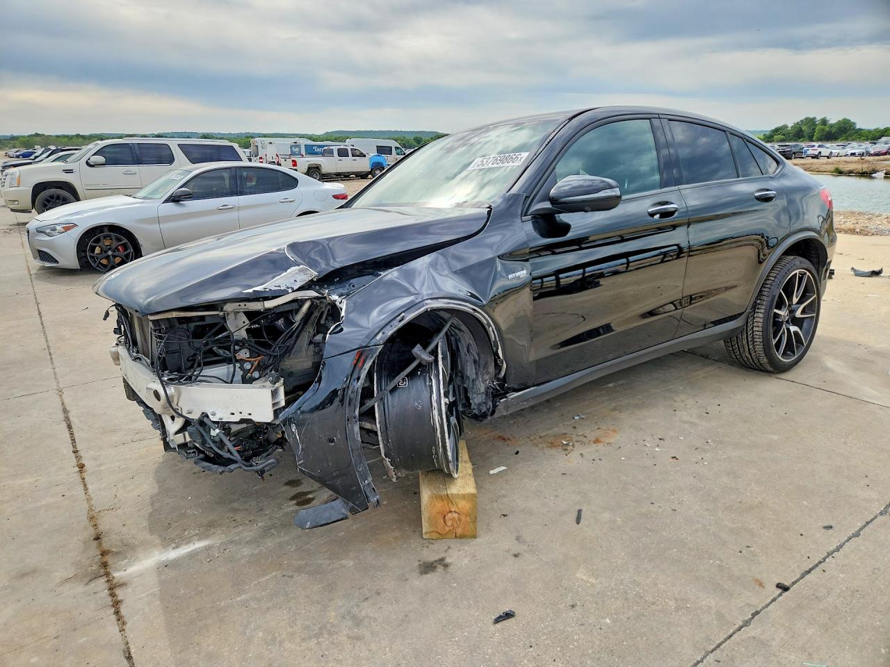 Salvage Mercedes-Benz GLC Image