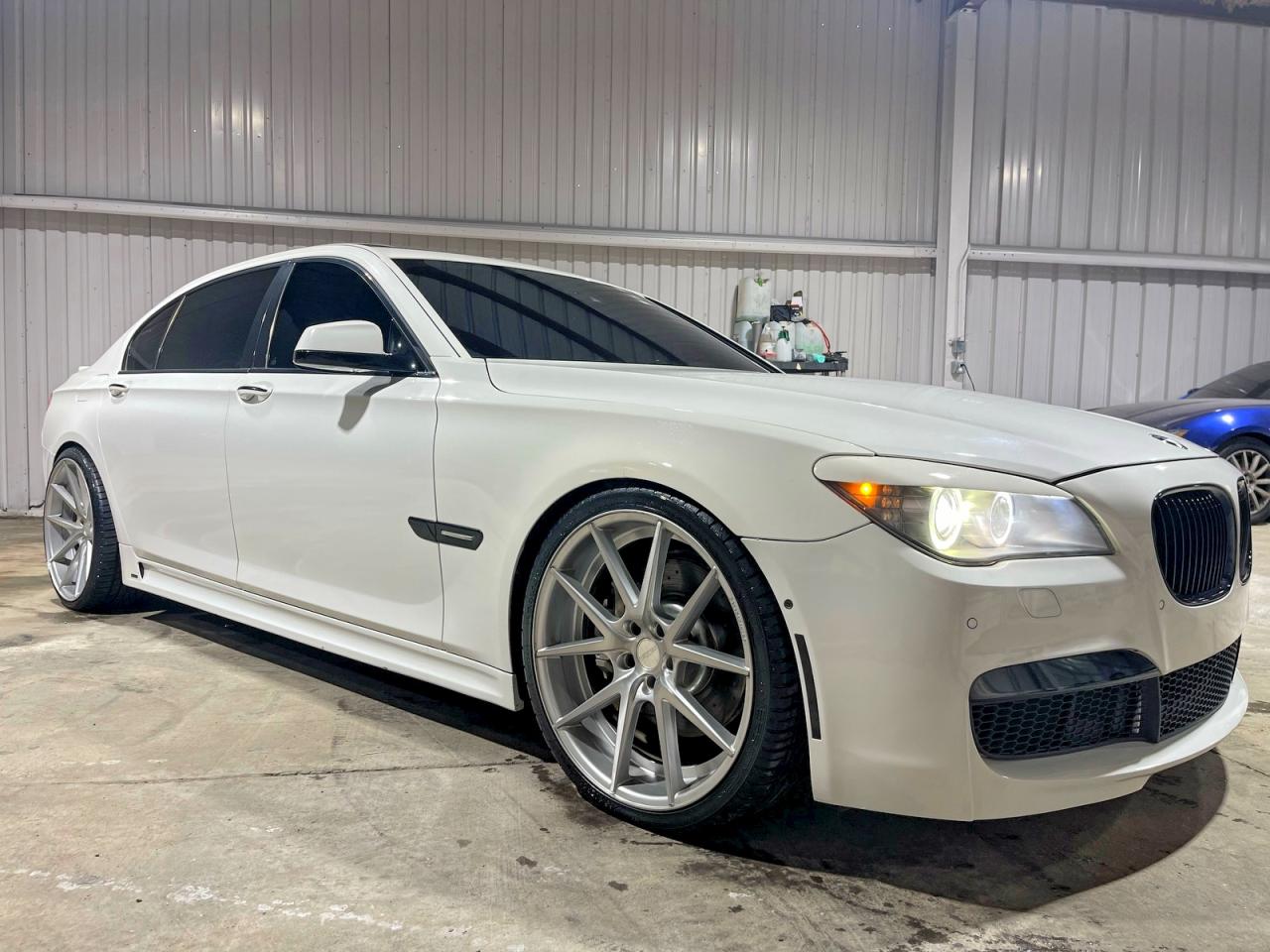 Salvage BMW 7 Series Image