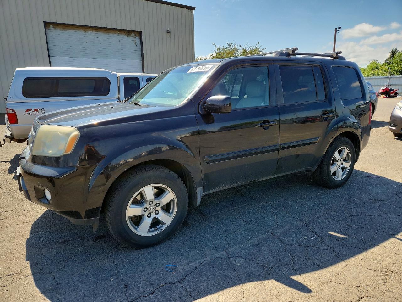 Salvage Honda Pilot Image