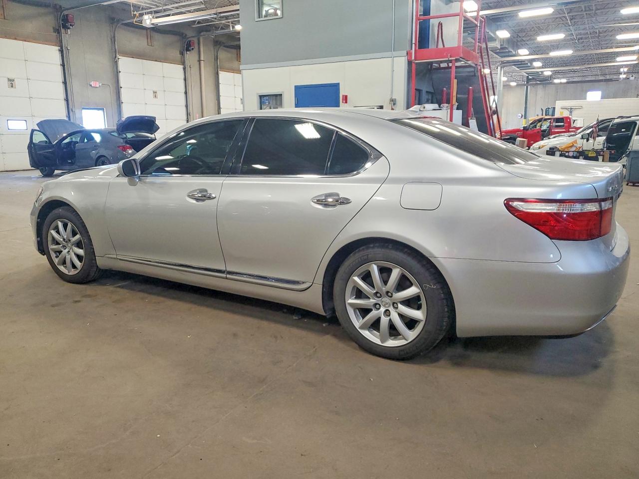Lexus LS 460