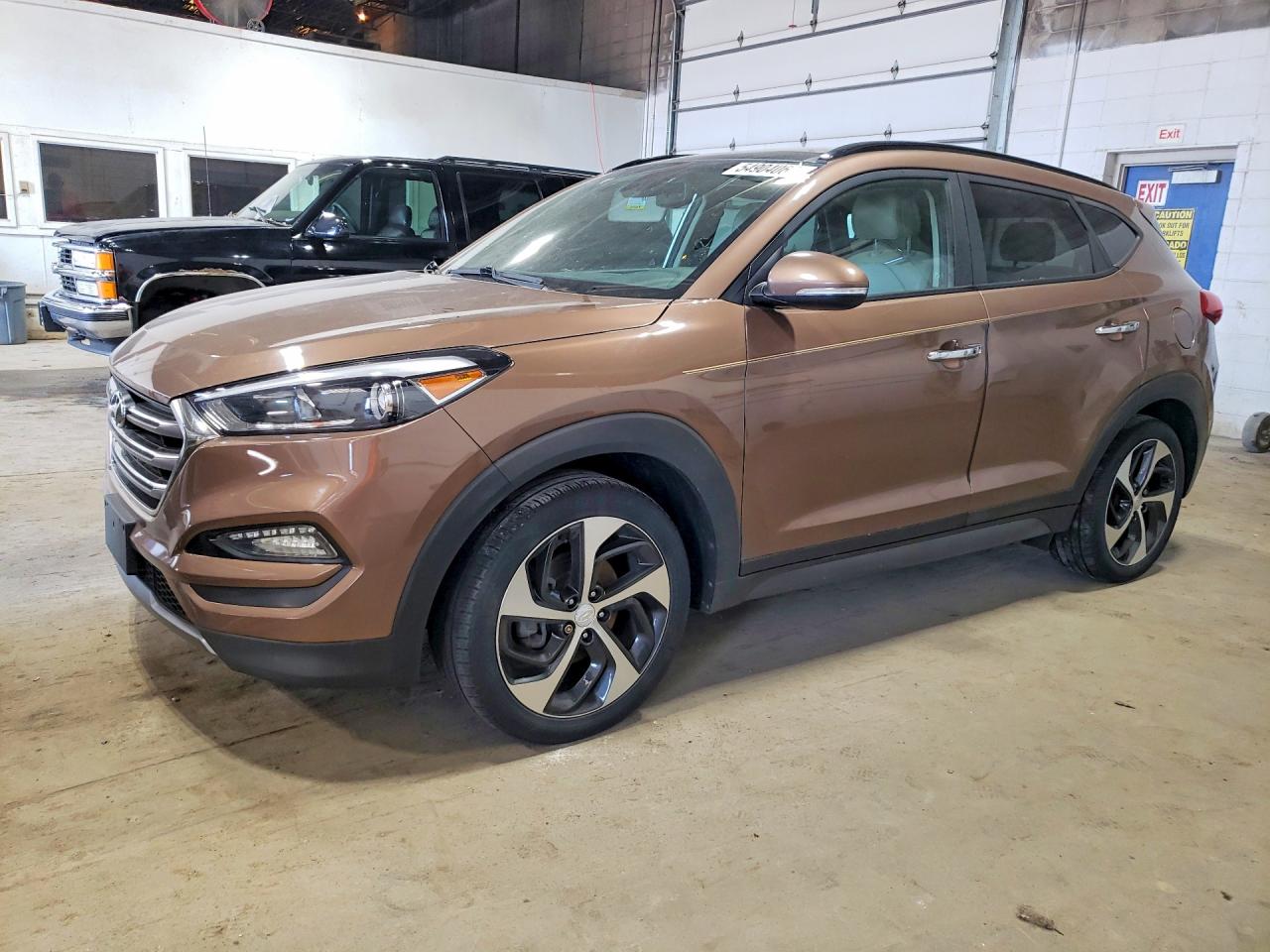 Salvage Hyundai TUCSON Image
