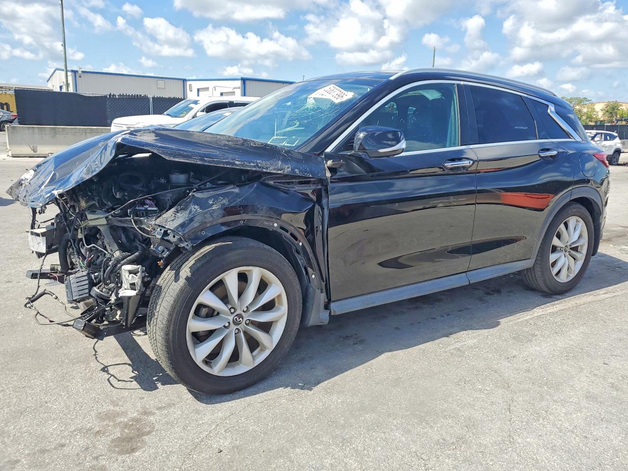 Salvage INFINITI Qx Image
