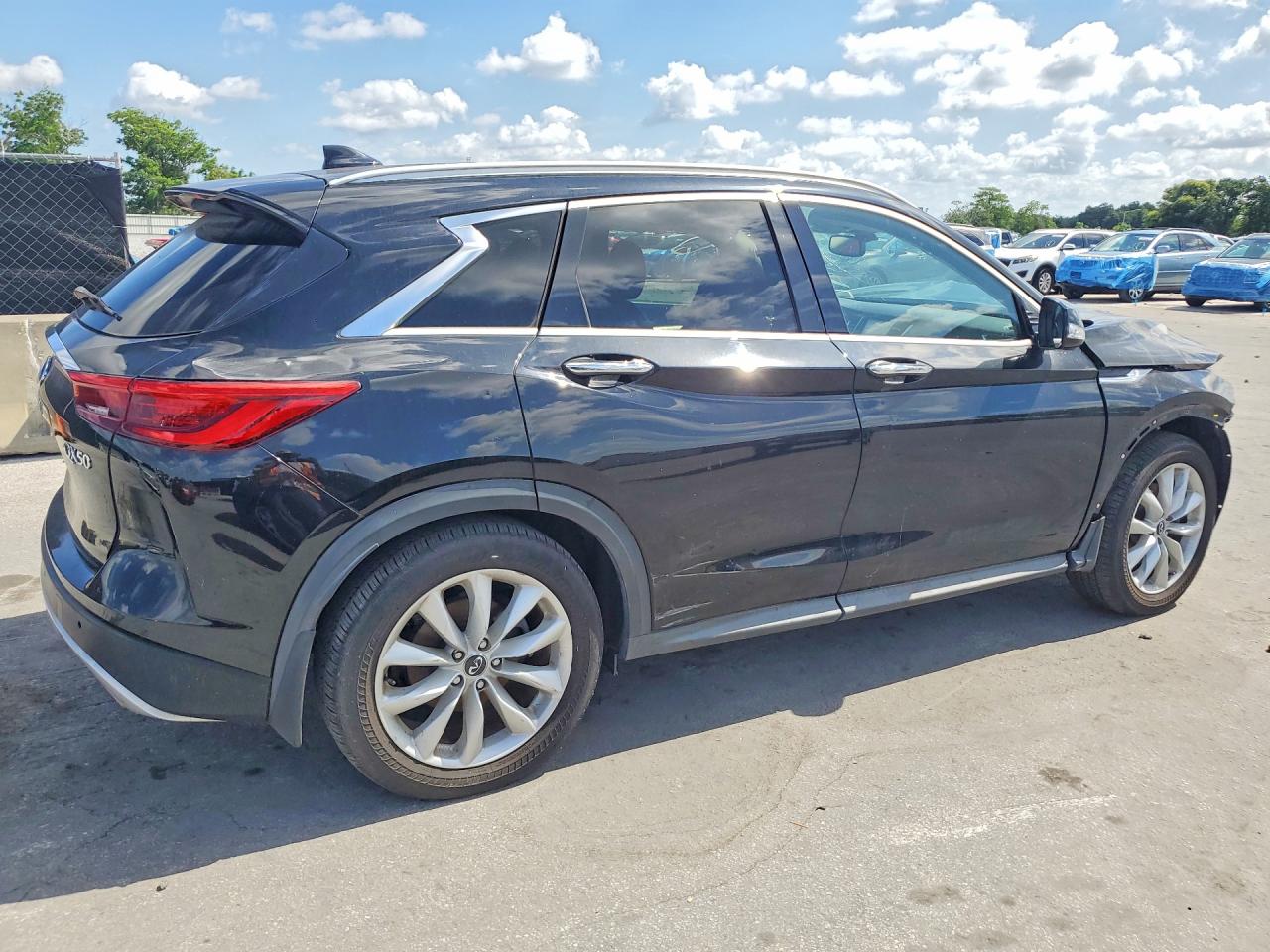 INFINITI Qx Essential