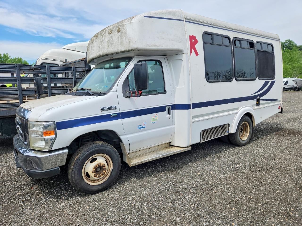 Ford Econoline E350 Super Duty Cutaway Van