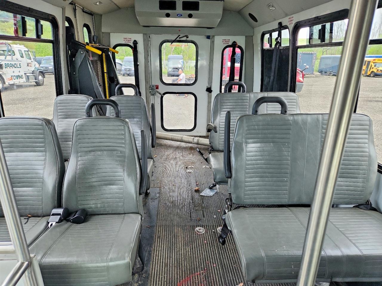 Ford Econoline E350 Super Duty Cutaway Van