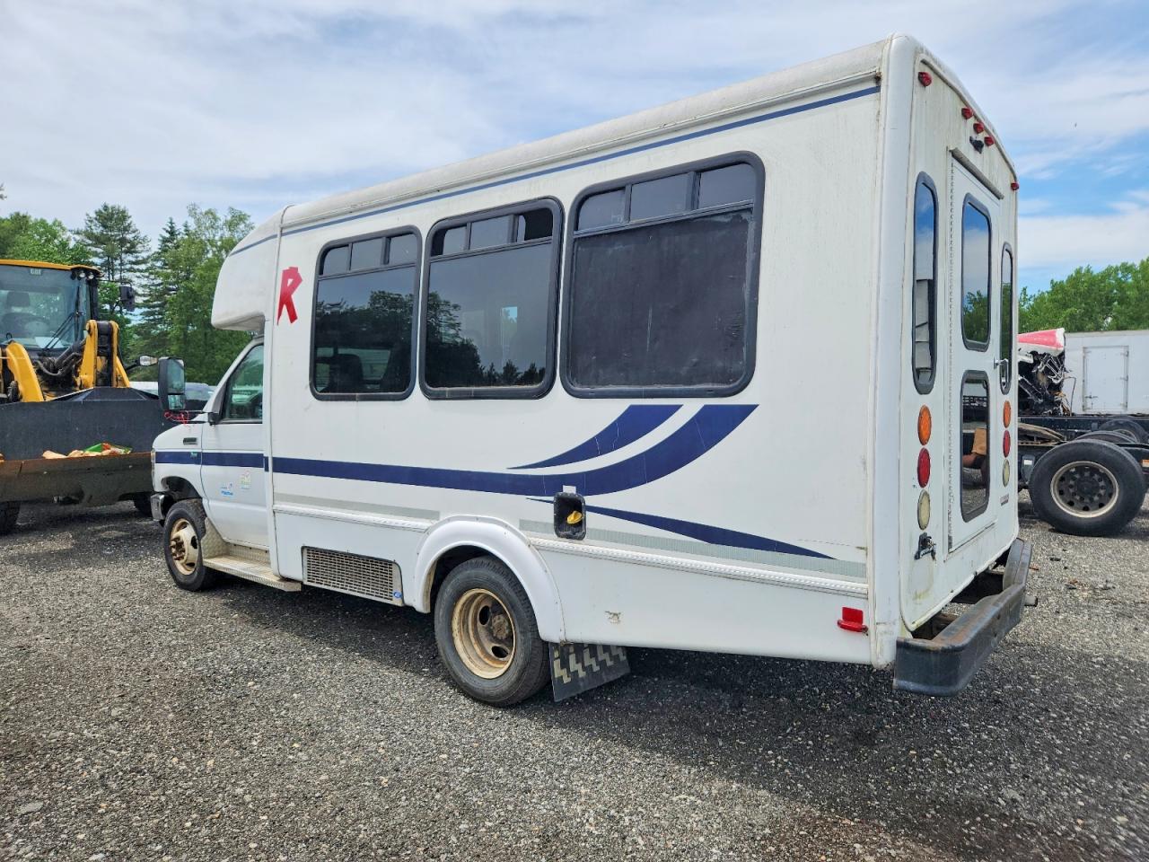 Ford Econoline E350 Super Duty Cutaway Van