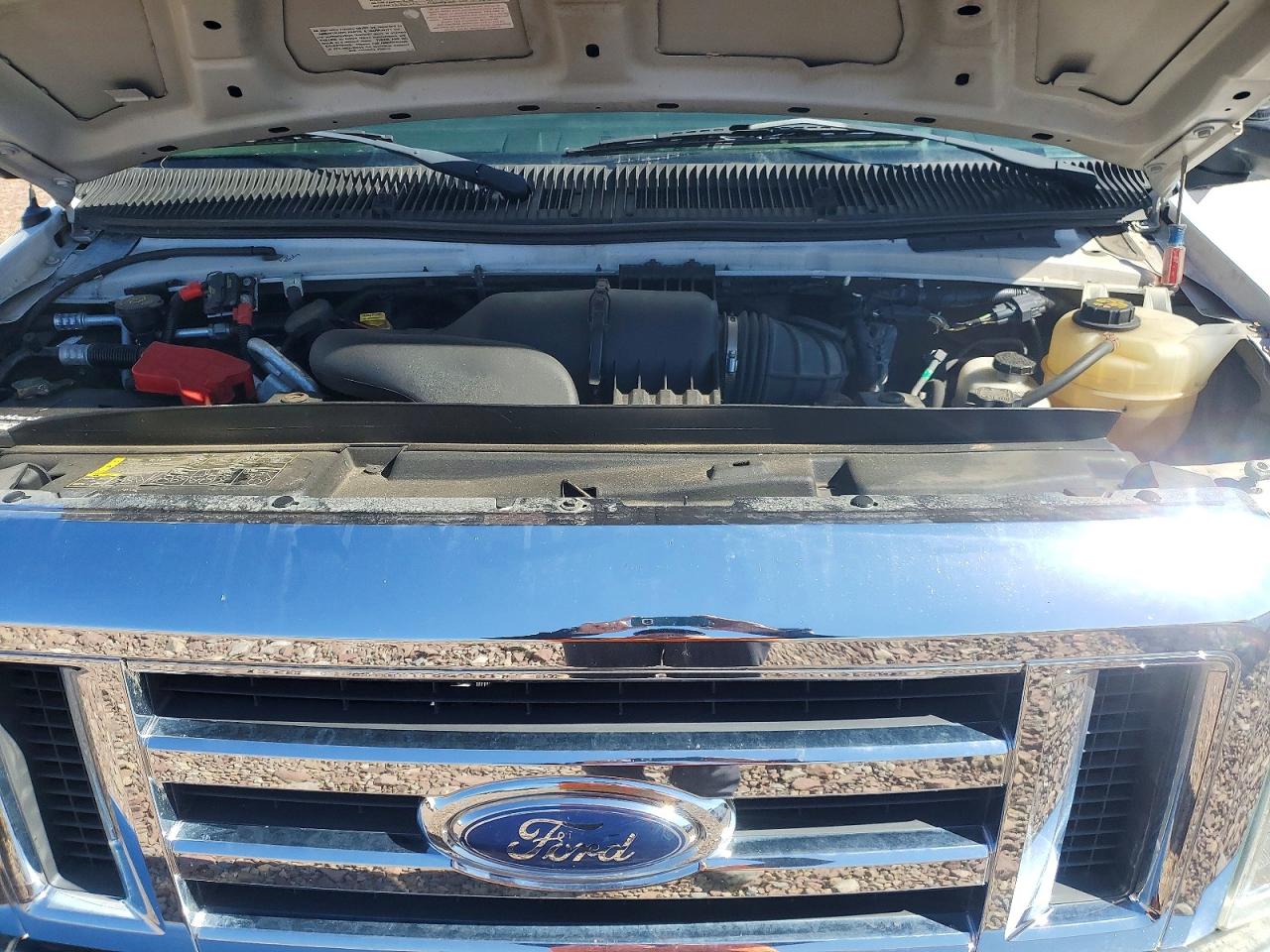 Ford Econoline E350 Super Duty Cutaway Van