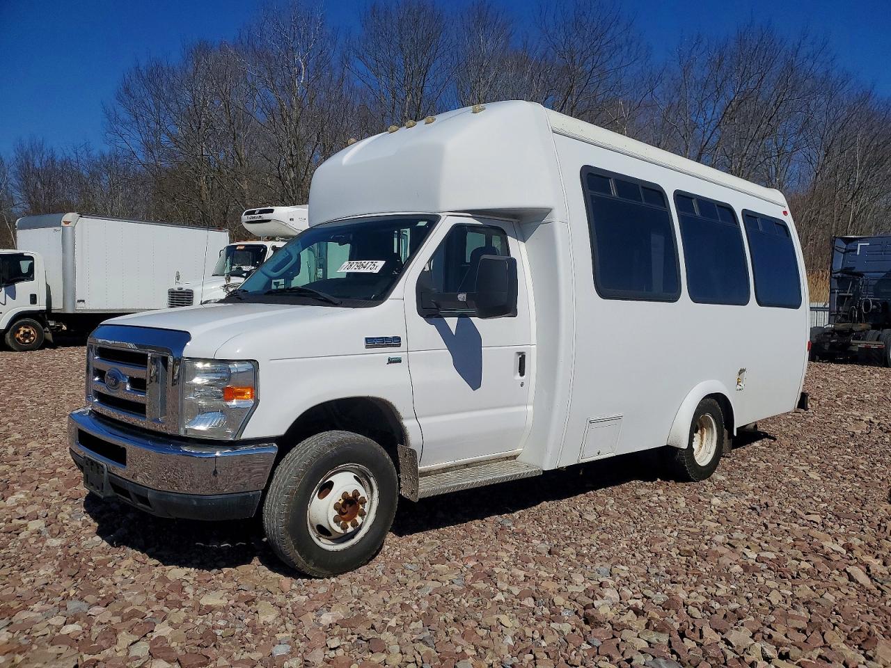 Ford Econoline E350 Super Duty Cutaway Van