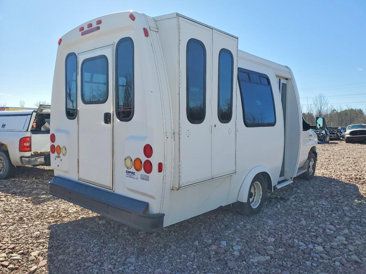 Ford Econoline E350 Super Duty Cutaway Van