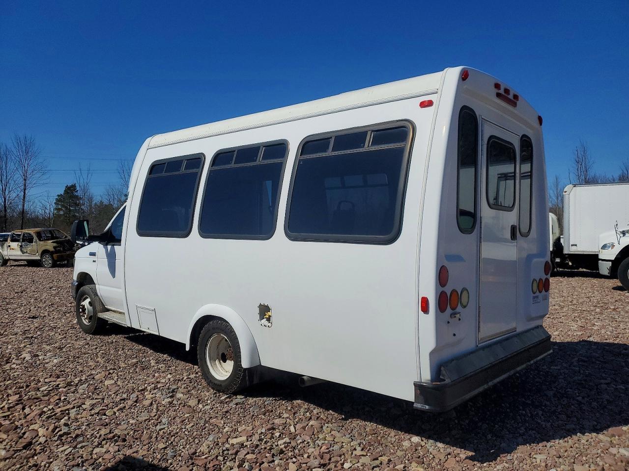 Ford Econoline E350 Super Duty Cutaway Van