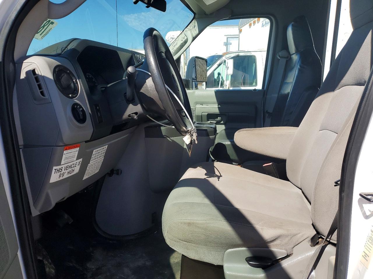 Ford Econoline E350 Super Duty Cutaway Van