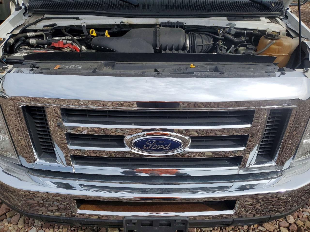 Ford Econoline E350 Super Duty Cutaway Van