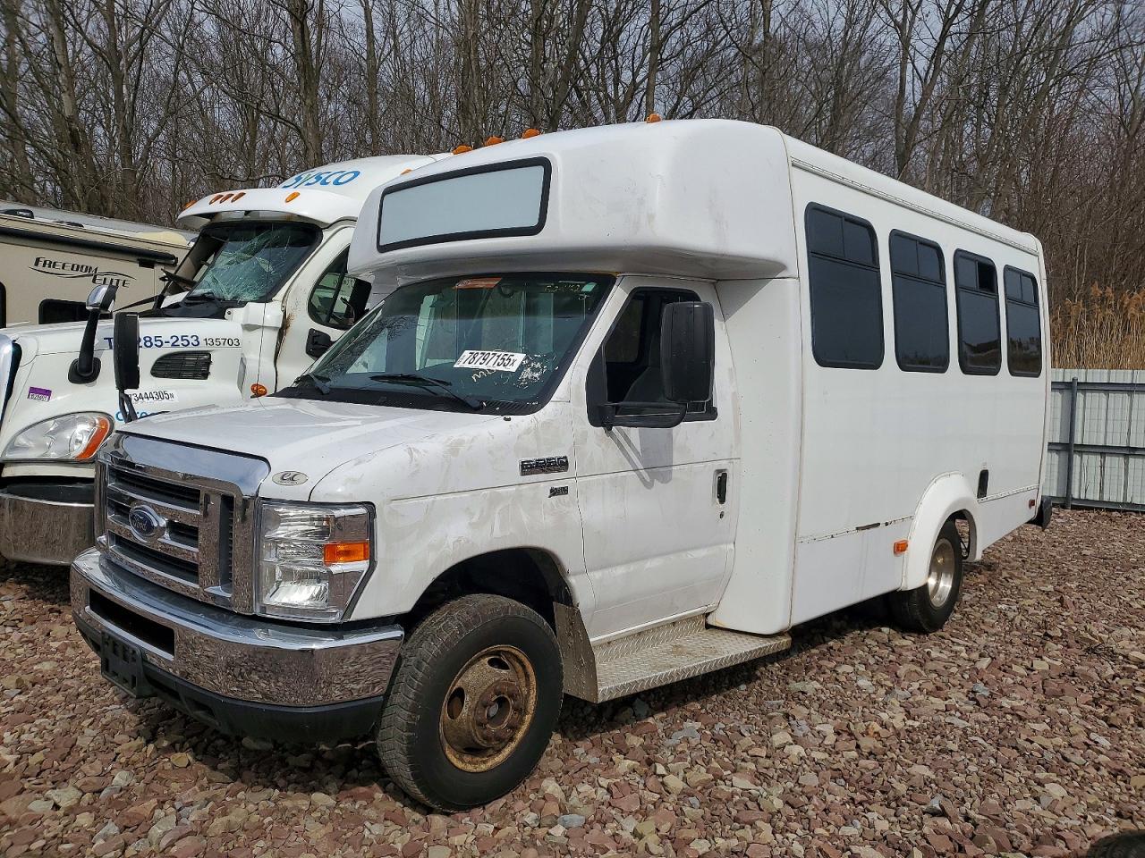 Ford Econoline E350 Super Duty Cutaway Van