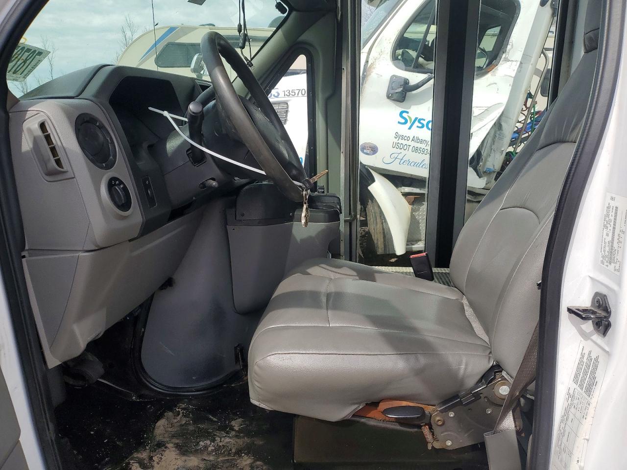 Ford Econoline E350 Super Duty Cutaway Van