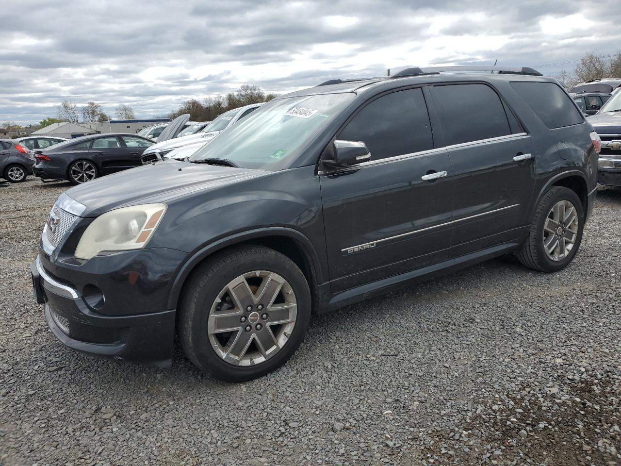 Salvage GMC Acadia Image