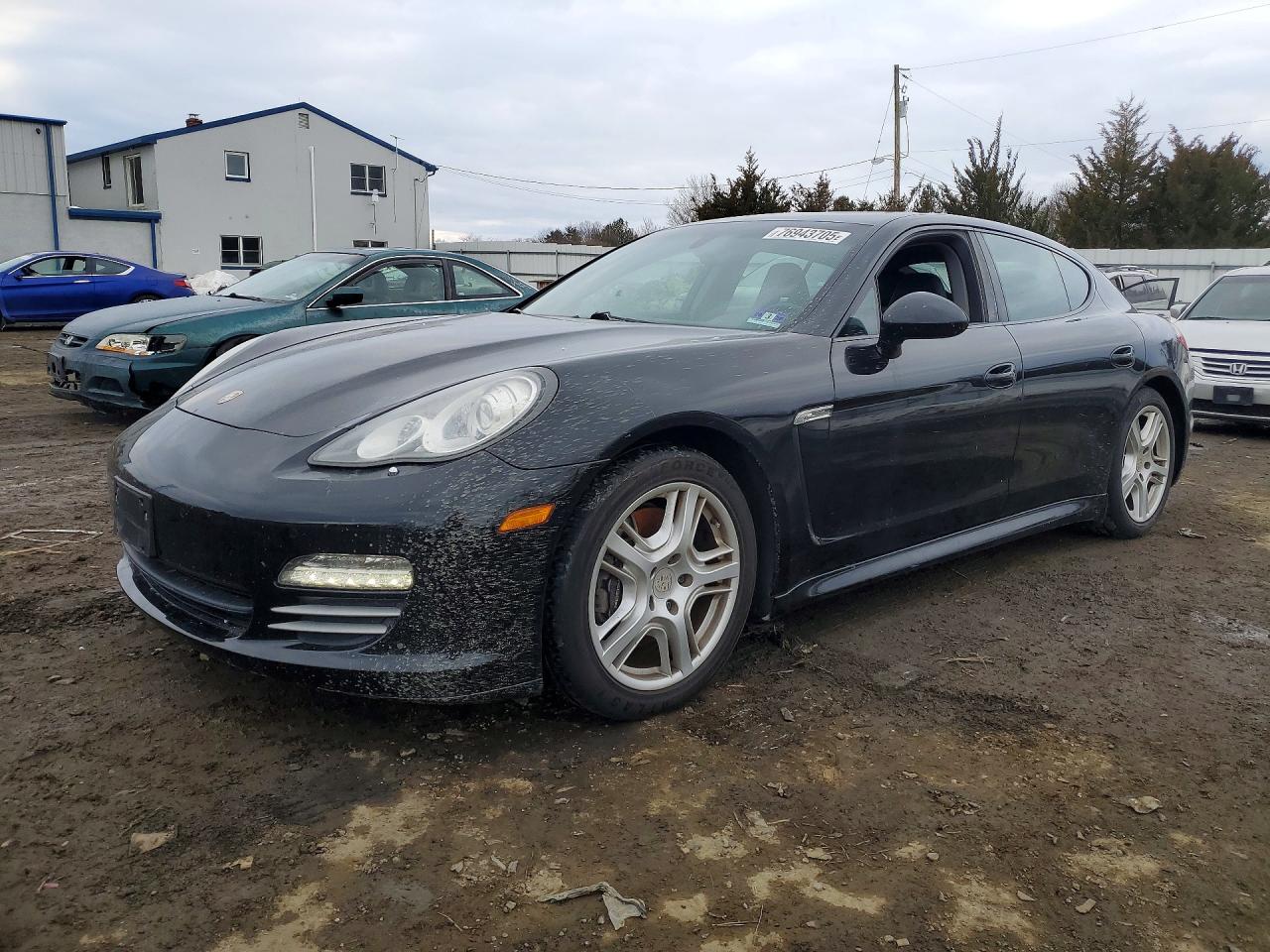 Salvage Porsche Panamera Image